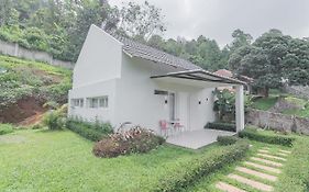 Reddoorz Resort Syariah Near D'Castello Ciater Subang